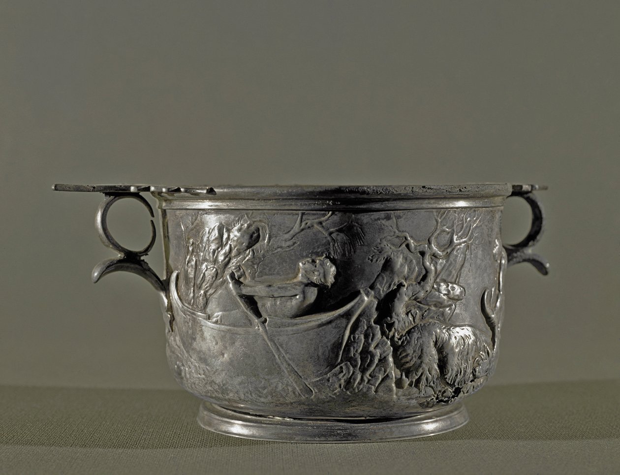 Sølv skyphos, 2. århundre f.Kr av Roman