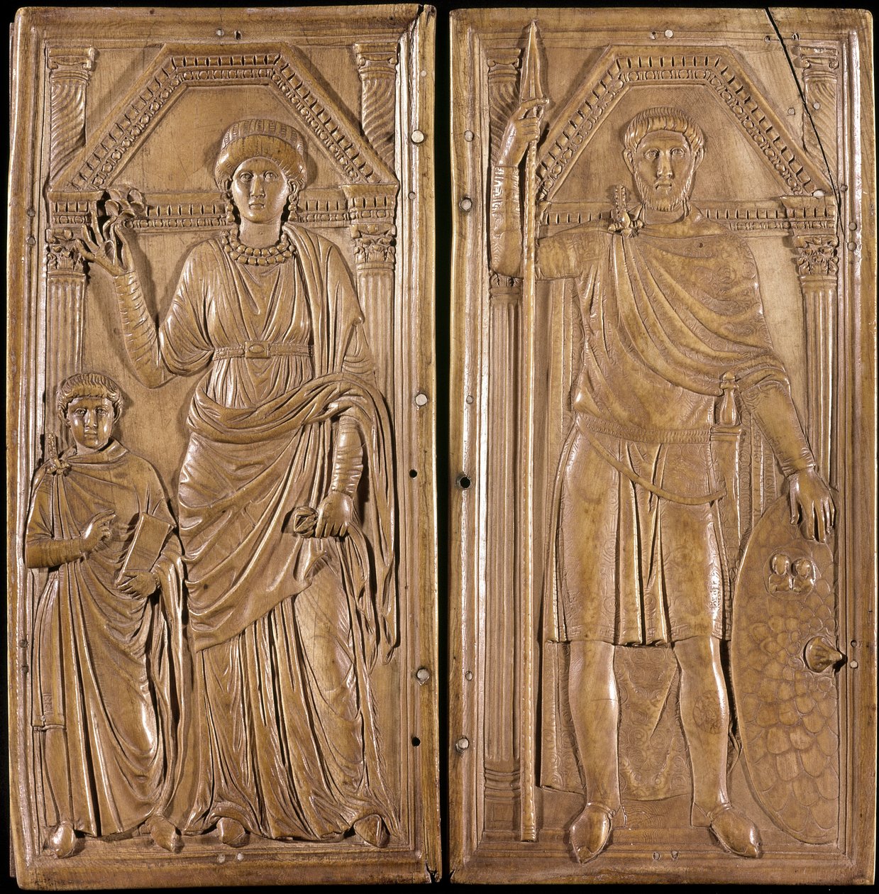 Stilicon (Flavius Stilicho eller Stiliccho, 360-408), general og politiker fra det gamle Roma av barbarisk opprinnelse (vandalfar og romersk mor). "" Diptych of Stilicon"": Stilicon-pistol og kona Serena og sønnen Eucherio. Elfenben run av Roman
