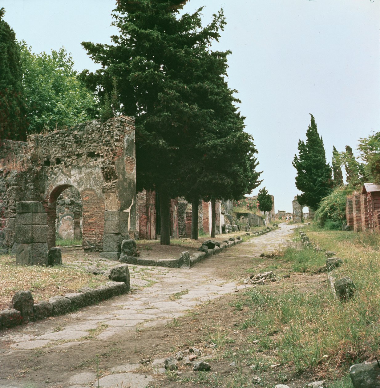 Graves Way og Herculaneum-porten av Roman