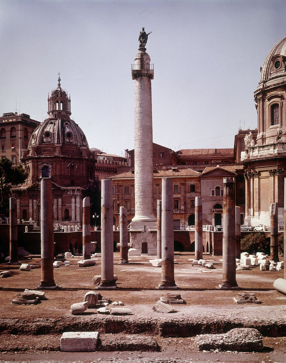 Trajan-forumet og Trajan-søylen (Trajanesøylen) (Colonna Traiana) i Roma bygget under keiser Trajans (53-117) regjeringstid. Trajane-søylen minnes de seirende felttogene til keiseren i Dacia av Roman