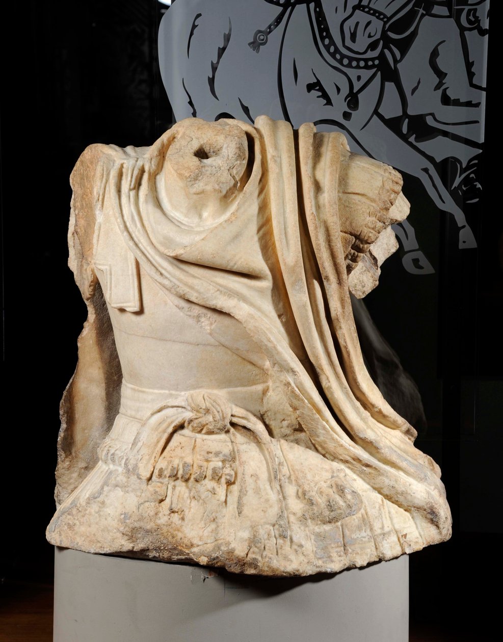 Torso av Lucio Licinio Murena inspirert av hesteryggen Alexander fra bronsegruppen Lysippos dedikert til Dion, 67 AD (marmor) av Roman