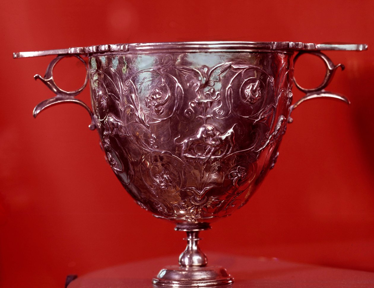 Tresor de Boscoreale: kantarisk (drikkevase) med blader av platantrær. Slutten av det 1. århundre f.Kr.- 1. århundre e.Kr. Søn 0,17 m. Paris, Louvre-museet av Roman