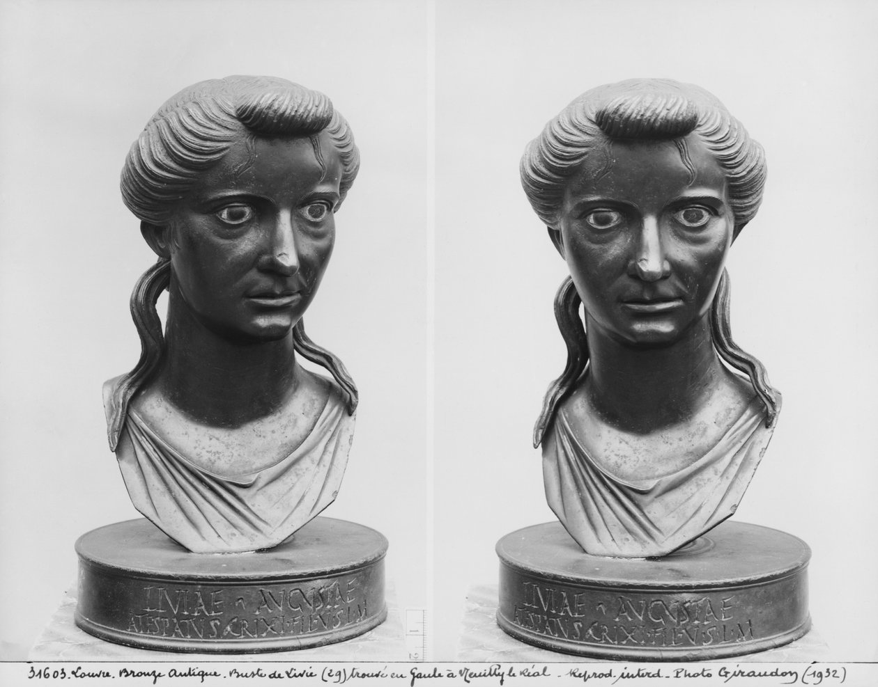 To utsikter av en byste av Livia (58 f.Kr.-29 e.Kr.) (bronse) av Roman