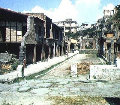 Utsikt over Decumanus Maximus (hovedveien) av Roman