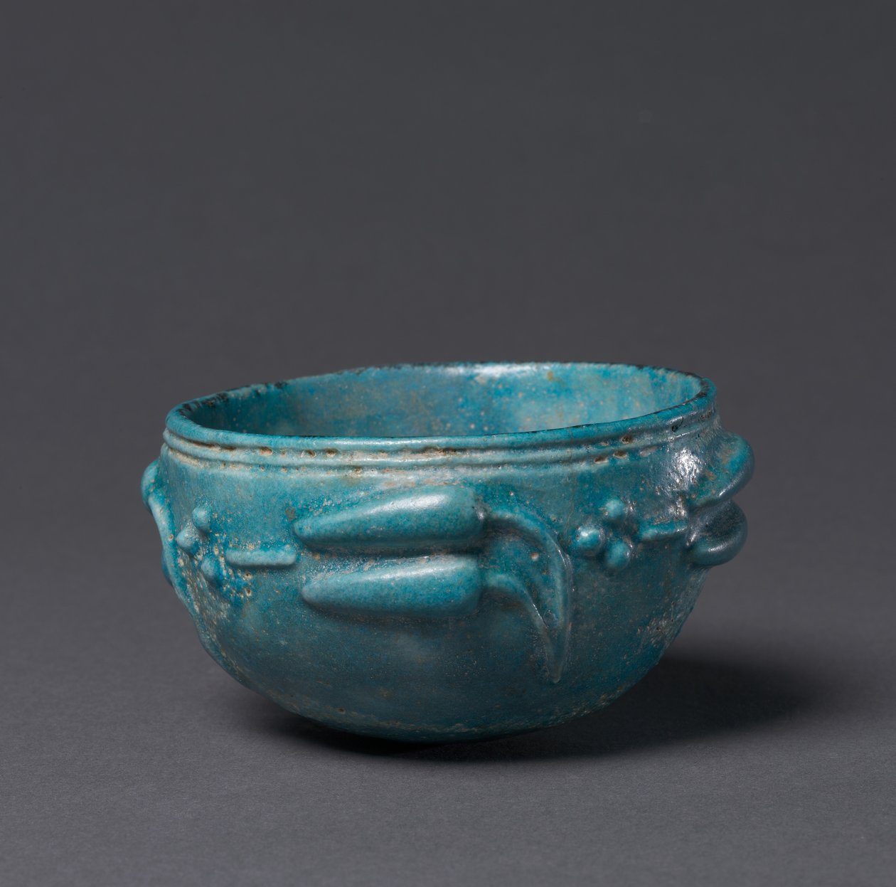 Skål med Lotus Bud-dekor, Egypt, 1-200 av Roman Imperial Period
