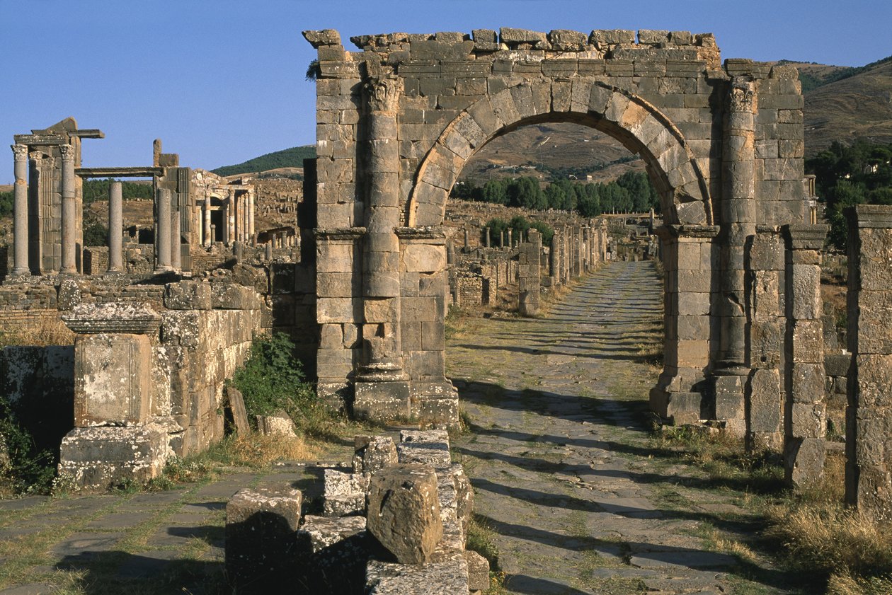 Kort, bue og Venus tempel (til venstre), High Imperial Period (27 BC-395 AD) av Roman Imperial Period