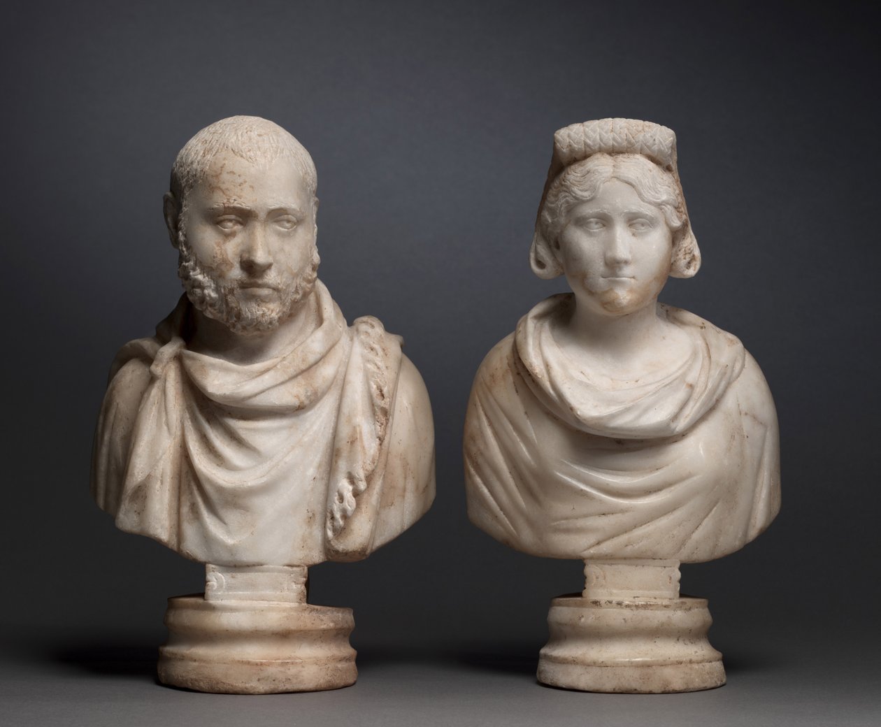 Portrettbyste av en aristokratisk mann og portrettbyste av en aristokratisk kvinne, 280-290 av Roman Imperial Period