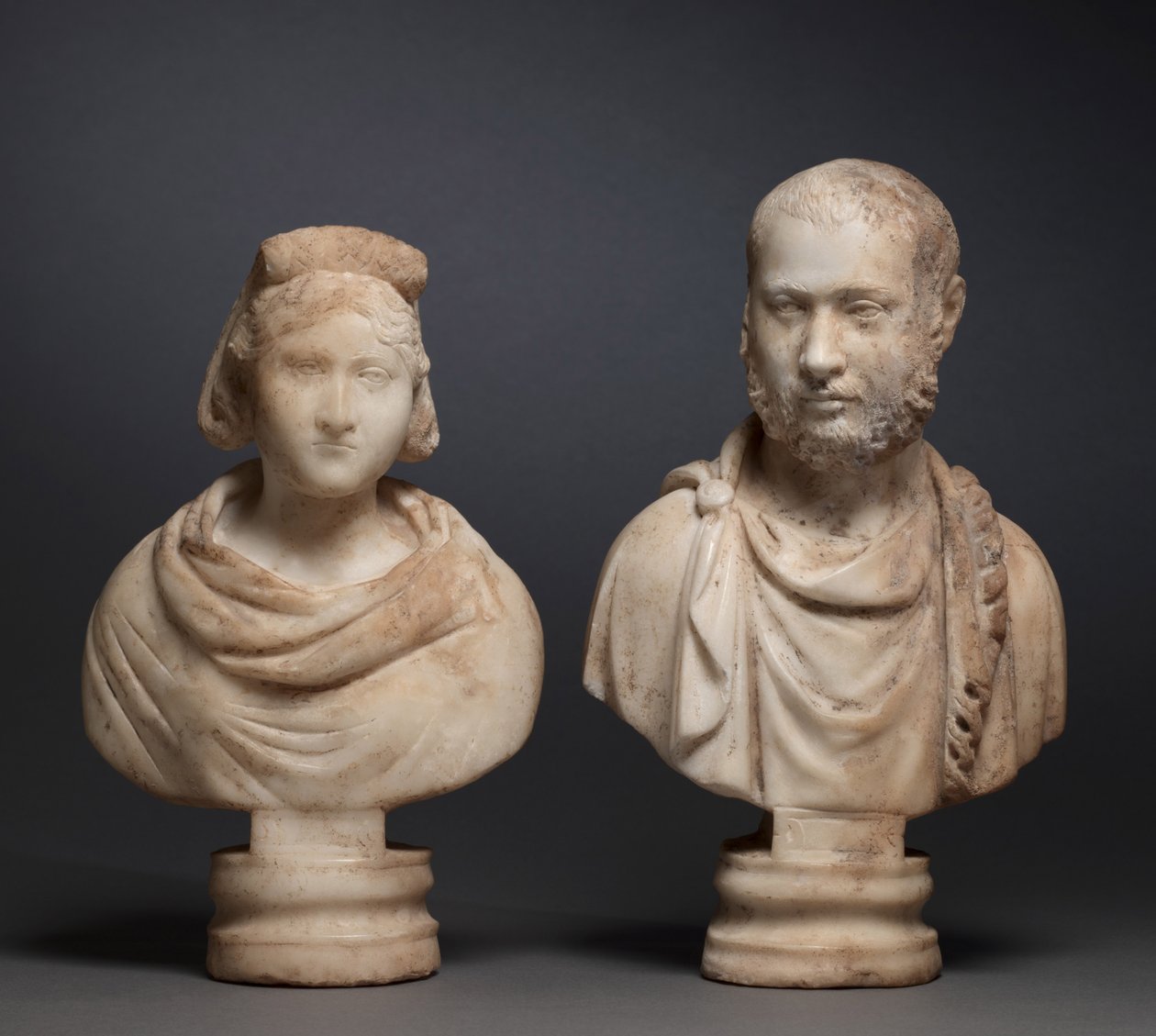 Portrettbyste av en aristokratisk kvinne og portrettbyste av en aristokratisk mann, 280-290 (marmor) av Roman Imperial Period