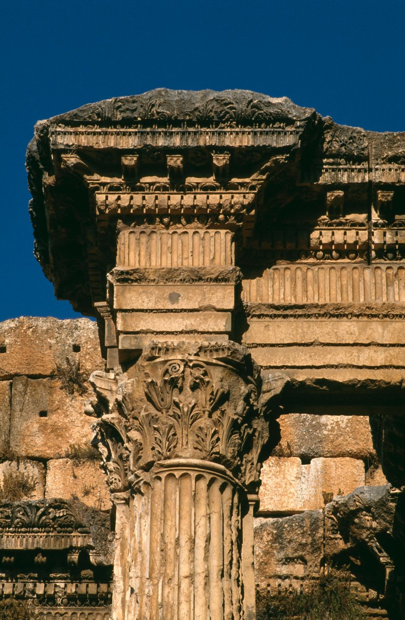 Temple of Bacchus, detalj av entablaturen, High Imperial Period 27 BC-395 AD foto av Roman Imperial Period