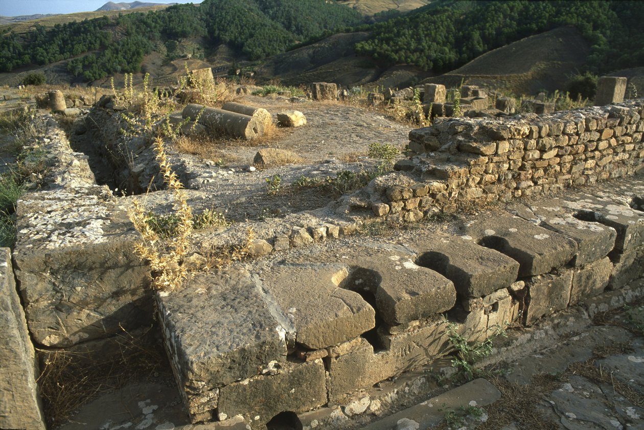 Utsikt over et felles toalett, den høye keisertiden (27 f.Kr.-395 e.Kr.) av Roman Imperial Period