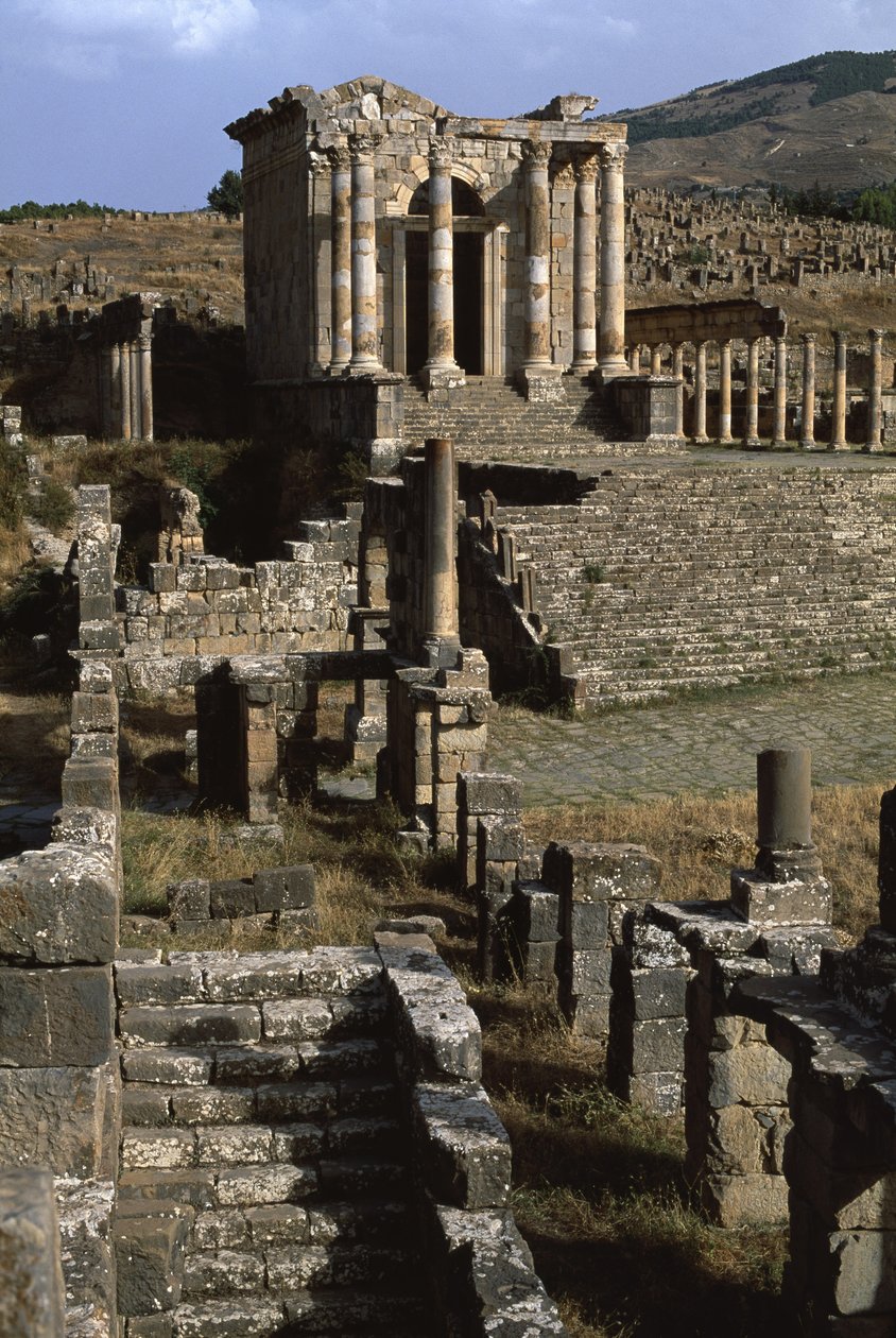 Utsikt over tempelet til Septimian-familien, High Imperial Period (27 BC-395 AD) (se også 267063 og 267065) av Roman Imperial Period