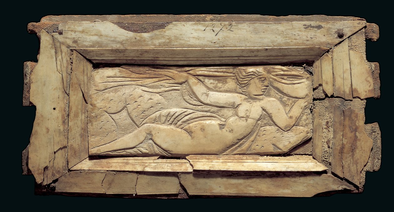 Innrammet plakett med en kvinneskikkelse, fra Egypt, sent på 3. til tidlig på 4. århundre e.Kr. (bein) av Roman Period Egyptian