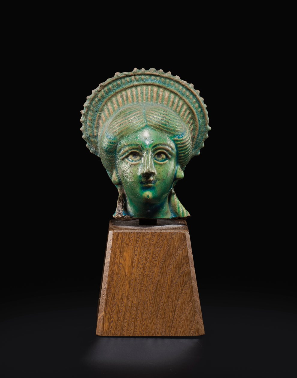 Leder av Isis-Aphrodite, ca. 1. - 2. århundre e.Kr. (fajanse) av Roman Period Egyptian