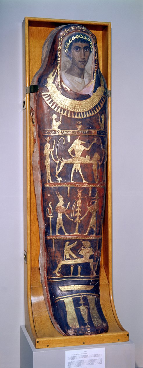 Malt og forgylt mumiekasse av Artemidorus med enkaustisk portrett i hellenistisk stil, fra Hawara (malt og forgylt stukk) (se også 46817 og 26166) av Roman Period Egyptian