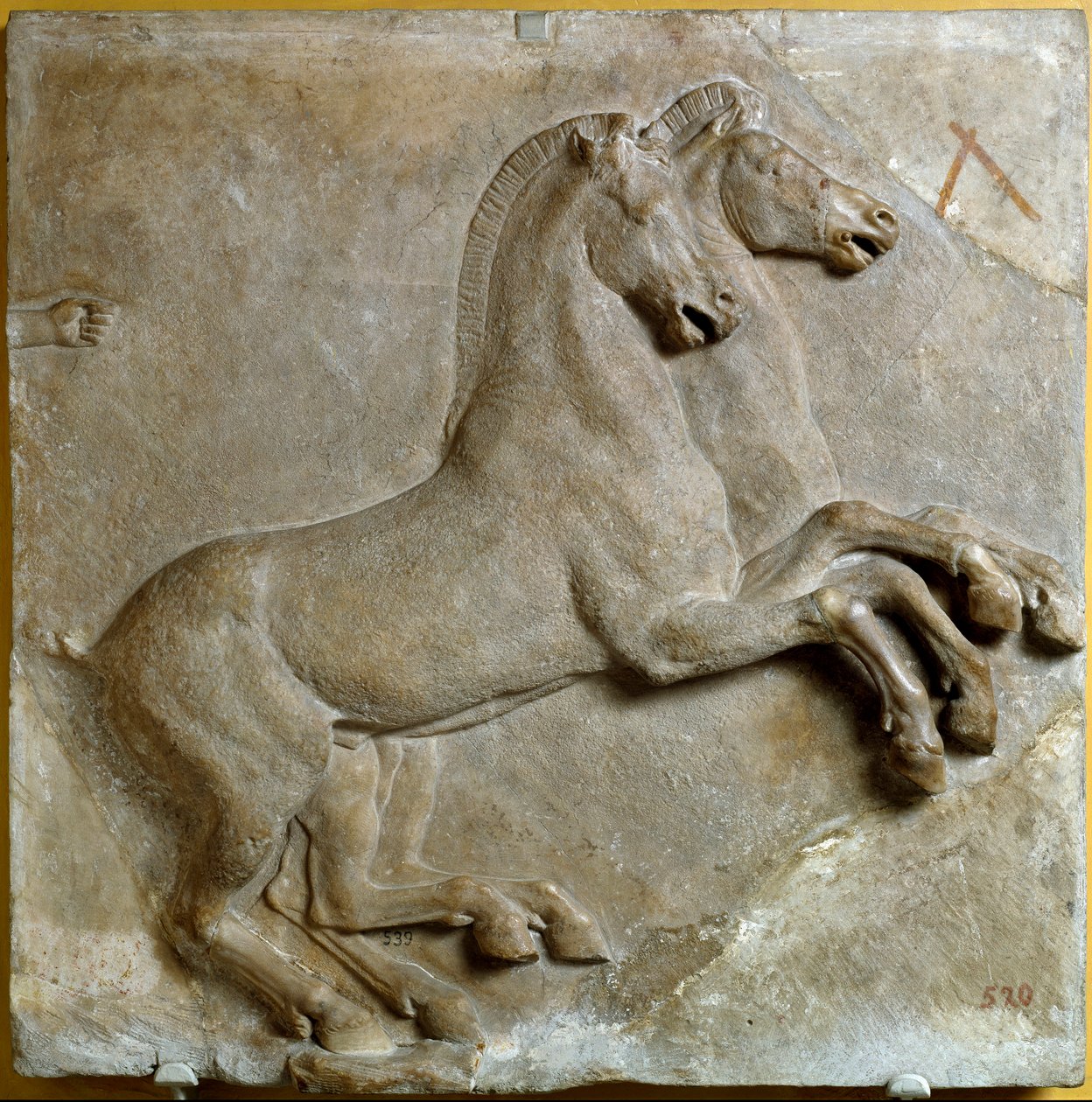 Bige (tohjulet romersk tank trukket av to hester) (relieff) av Roman Roman
