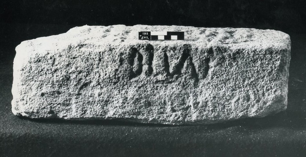 Påskrevet århundrestein (stein) av Roman Roman