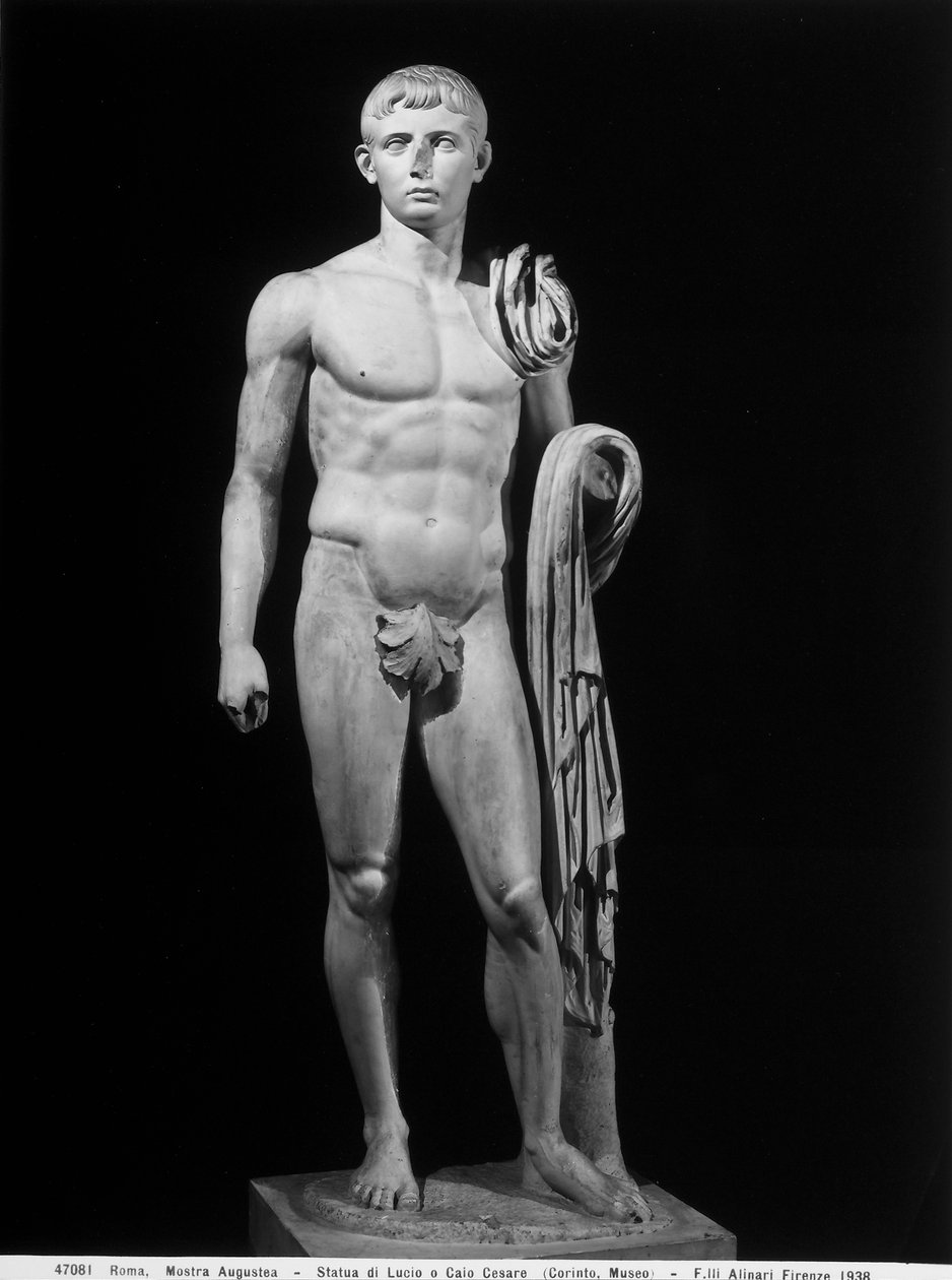 Naken mann (Lucius eller Caius Caesar) (marmor) av Roman Roman