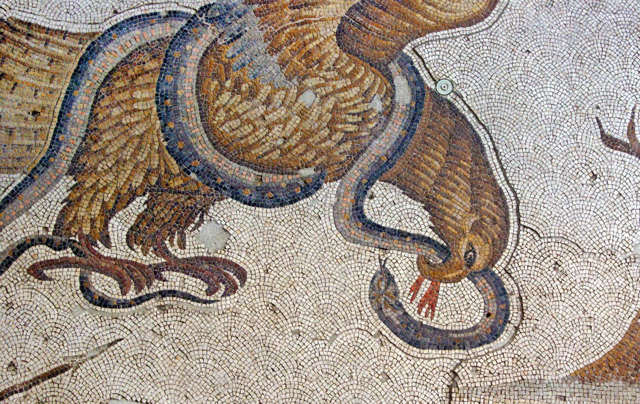 Mosaikk som viser The Eagle and the Snake, Arasta Bazaar, Sultan Ahmet-moskeen, Istanbul. av Roman Roman