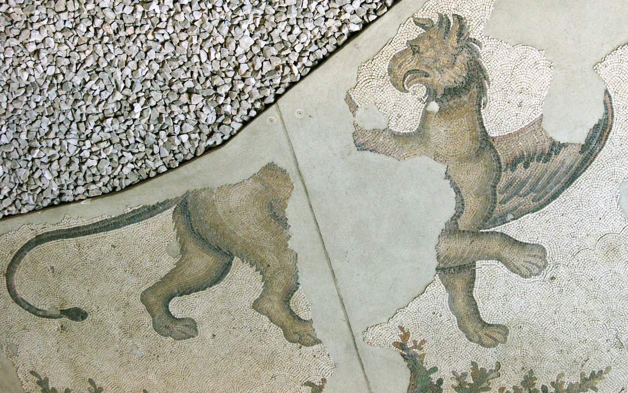 Mosaikk som viser en løve Griffon, Arasta Bazaar, Sultan Ahmet-moskeen, Istanbul. av Roman Roman