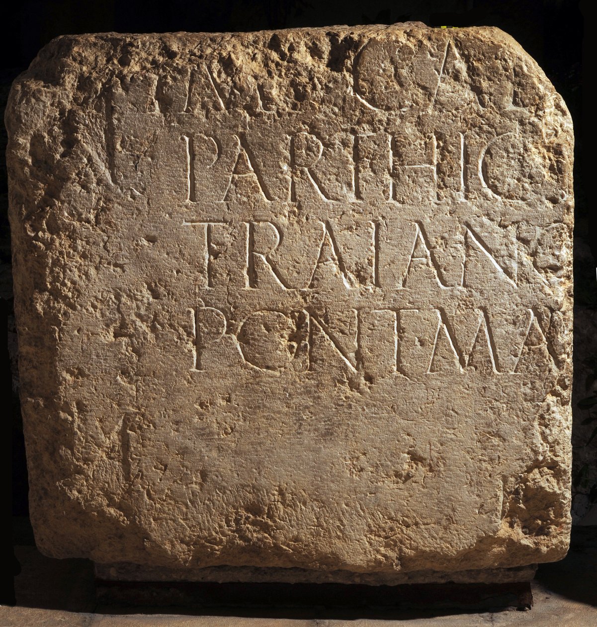 En del av en større hadrianisk inskripsjon, 2. århundre e.Kr. (stein) av Roman Roman
