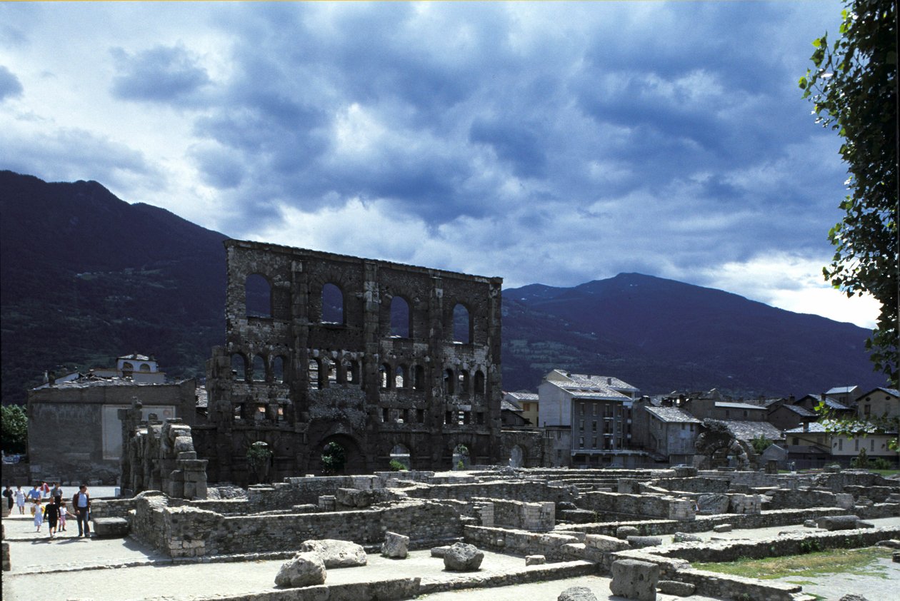 Romersk teater i Aosta. av Roman Roman