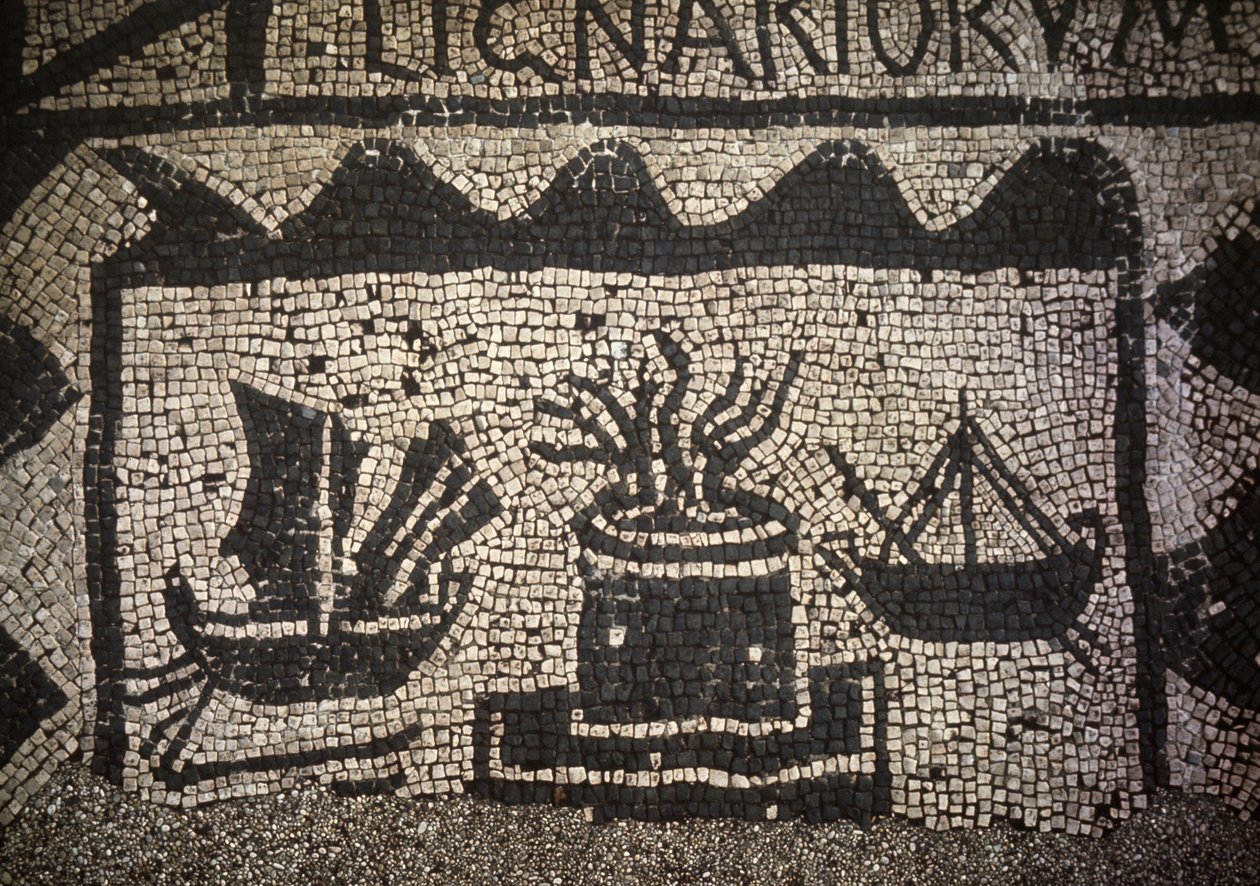 Romersk handelsflåte og fyrtårn, gamle Ostia (Ostia), Piazza delle Corporazioni. av Roman Roman