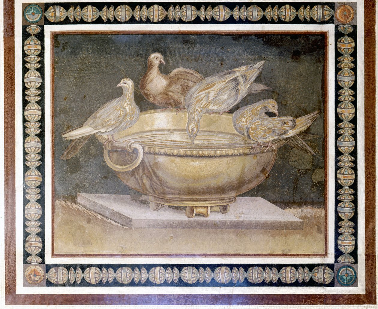 Romersk mosaikk som representerer 4 duer. av Roman Roman