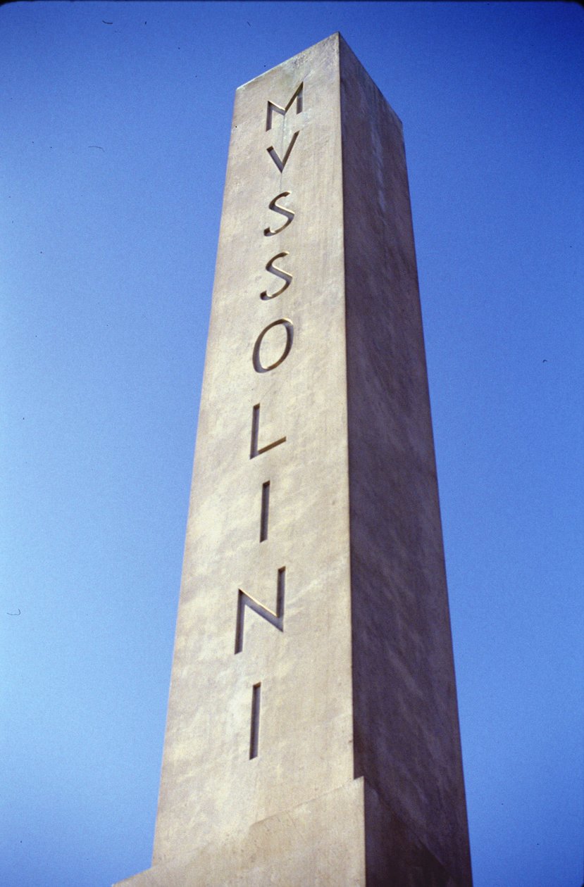 Roma Foro Italico. Oversikt over obelisken dedikert til Mussolini. av Roman Roman