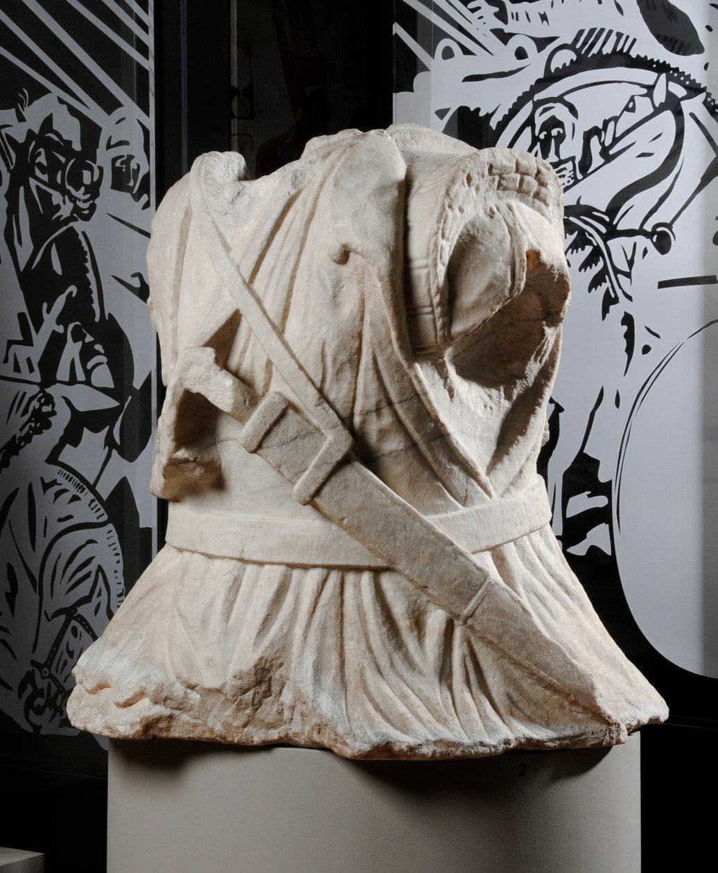 Skulptert overkropp av en kavalerist (marmor) (se også 371177) av Roman Roman