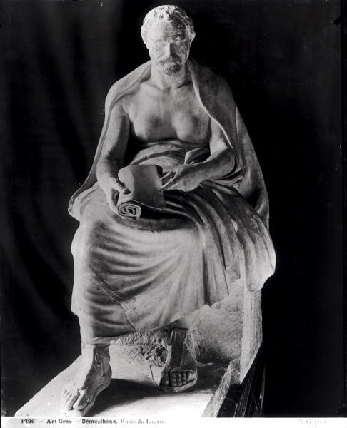 Sittende filosof, hodet antatt å være Demosthenes (384-322 f.Kr.) (lagt til senere) fra villa Montalto-Negroni (marmor) (s/hvitt foto) av Roman Roman