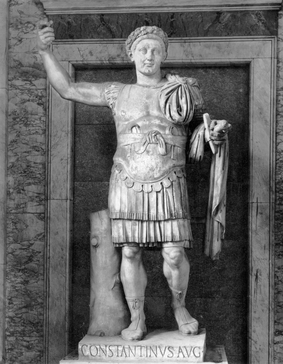 Statue av keiser Konstantin (274-337 e.Kr.) (marmor) (s/hvitt-bilde) av Roman Roman