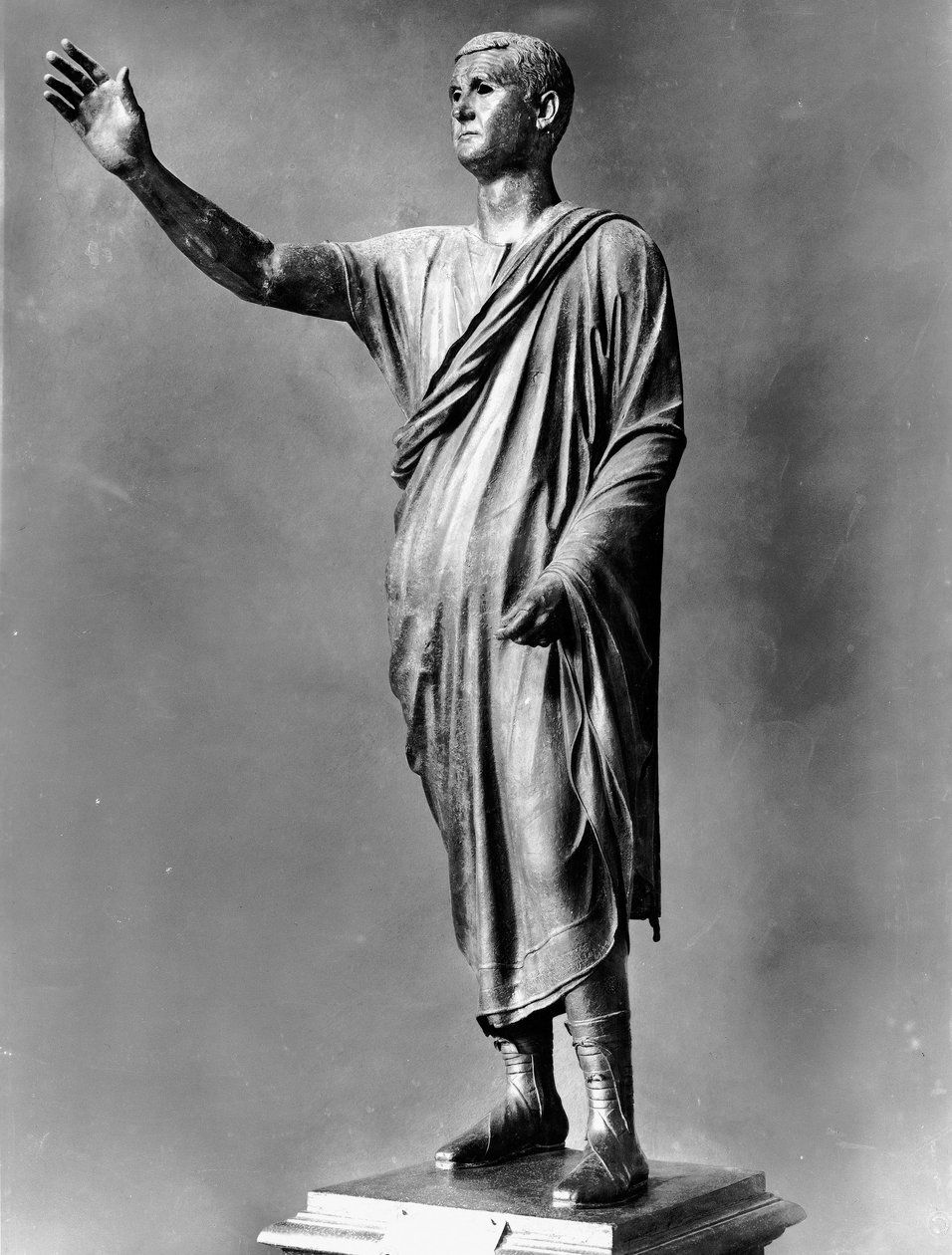 Statue av en romersk orator (bronse) av Roman Roman