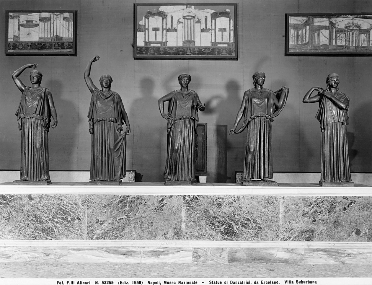 Statuer av dansere. Utstilt fra en forstadsvilla til Herculaneum av Roman Roman