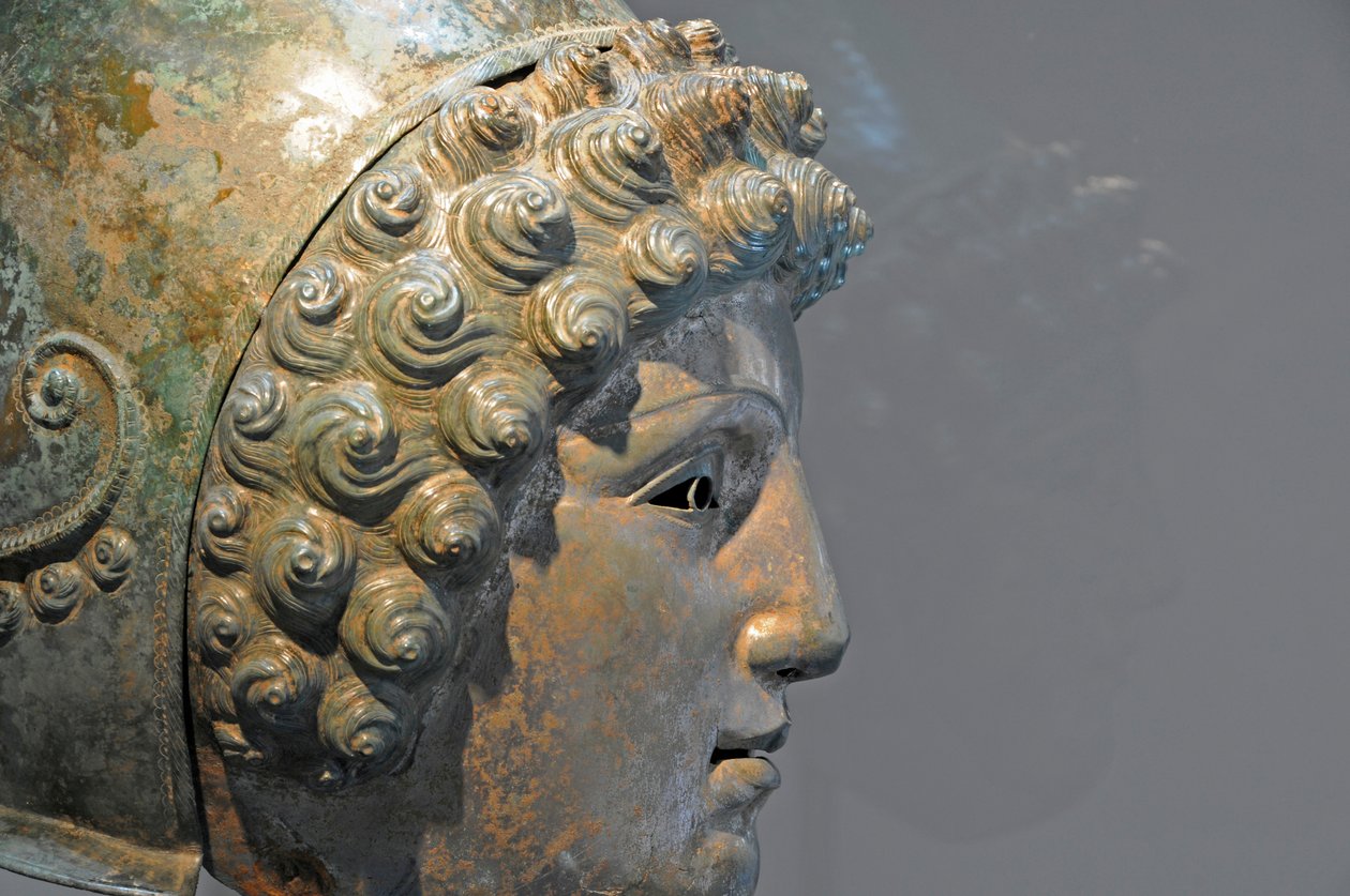 Crosby Garrett-hjelmen, sent på 1.-2. århundre e.Kr. (bronse) (se også (se også 871729-34, 396159 og 413093-94) av Roman Roman