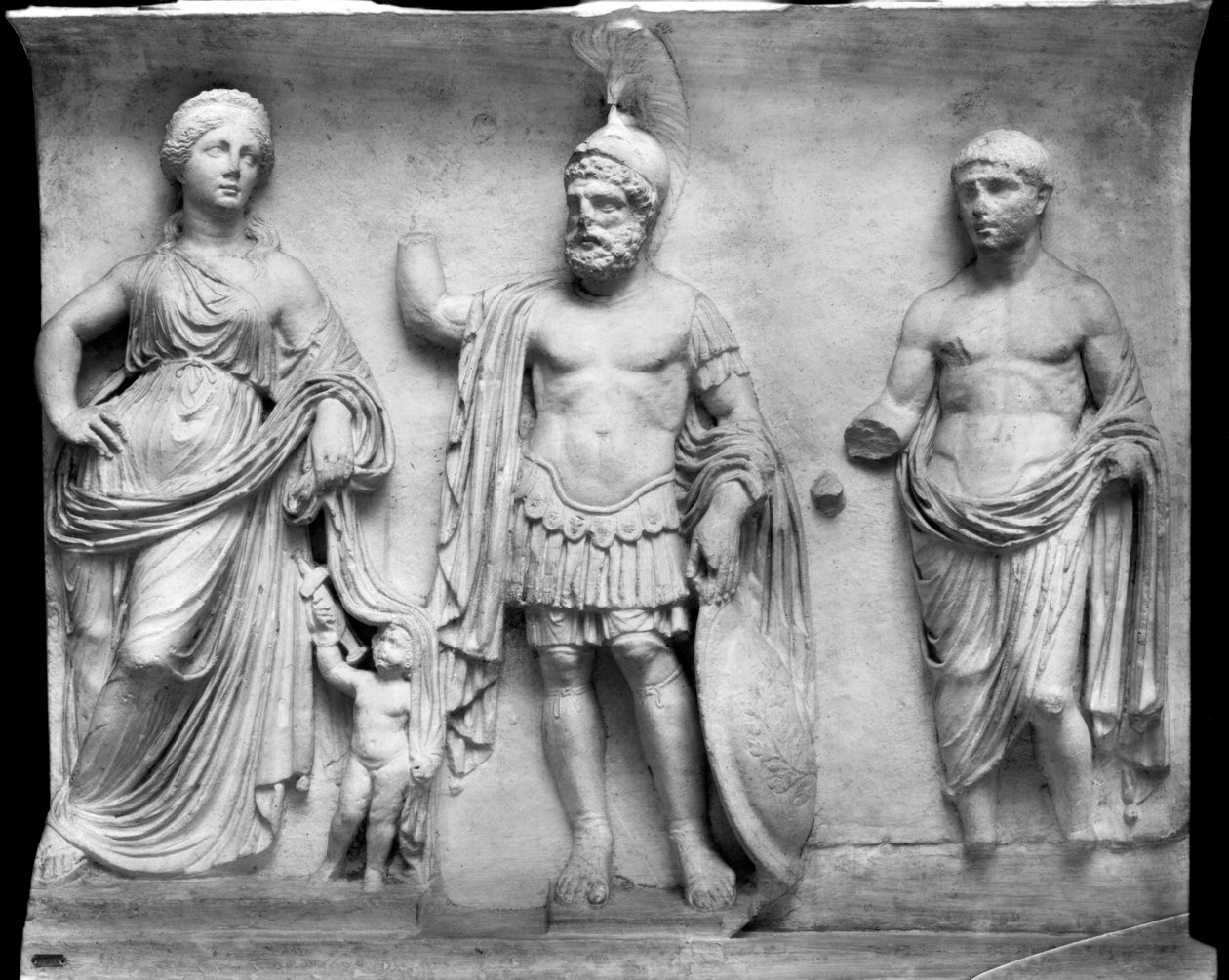 Venus, Mars og Divus Julius (marmor) (s/hvitt bilde) av Roman Roman