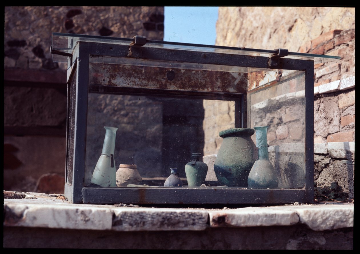 Fartøy i krysset mellom cardo V og nedre decumanum, 500-tallet f.Kr.-1. århundre e.Kr. av Roman Roman