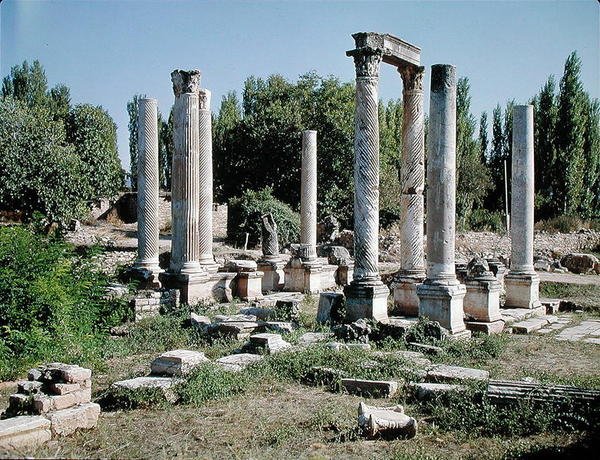 Utsikt over propylaea eller den monumentale porten av Roman Roman