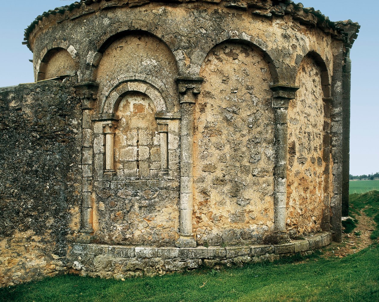 Apsis sett fra utsiden, Døperen Johannes kirke. Michael (den katolske kirken St. Mikael erkeengelen) i Valdenebro, Soria, Castilla og León, Spania, slutten av 1100-tallet - begynnelsen av 1200-tallet (bilde) av Romanesque