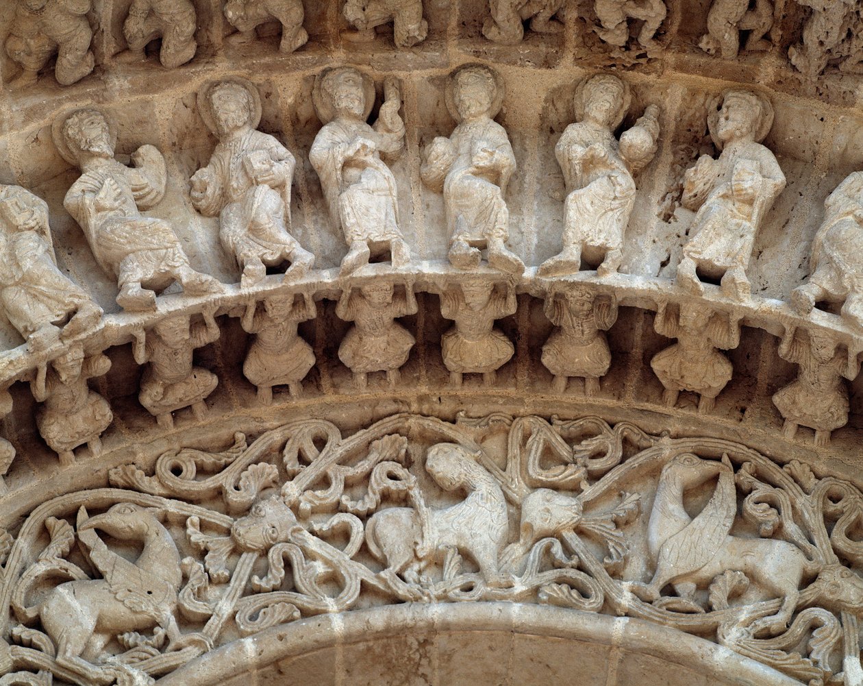 Detalj av skulpturer av sørportalen av Romanesque