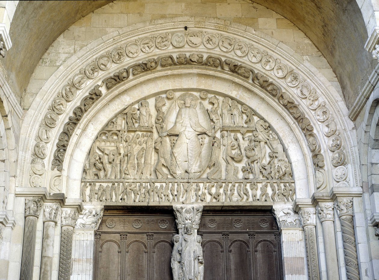 Siste dom, skulpturert tympanon fra Cathedrale Saint Lazarus d