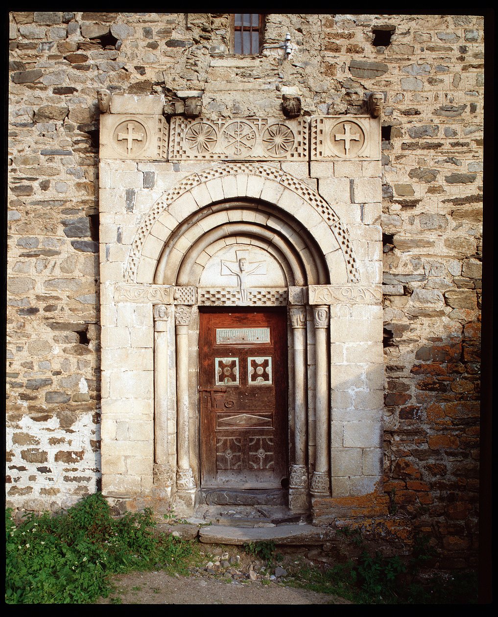 Portalen til kirken av Romanesque
