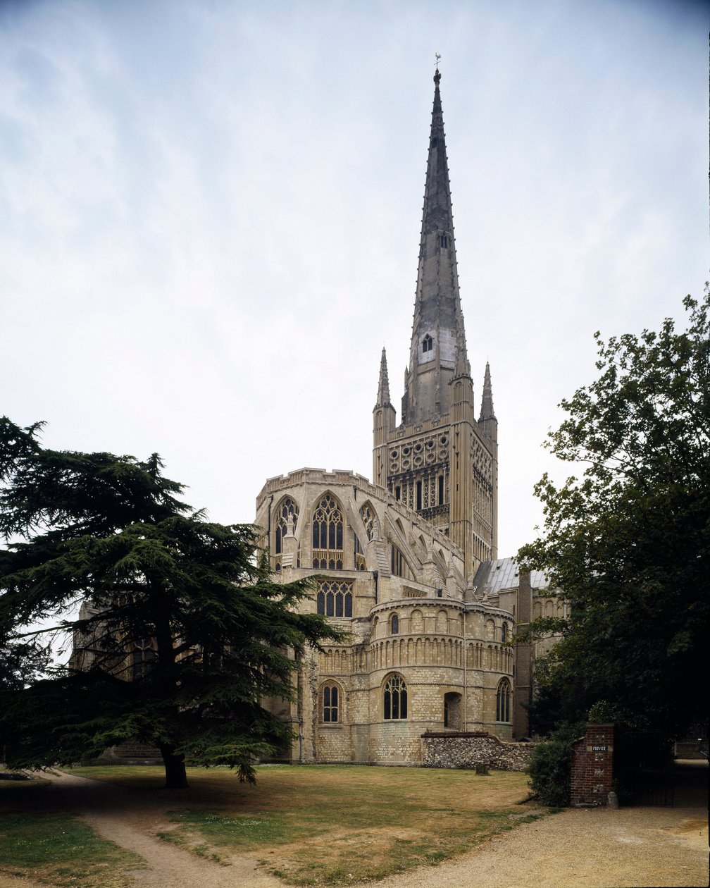 Romansk kunst: utsikt over Holy Trinity Cathedral, grunnlagt under eveque av Norwich Herbert de Losinga av Romanesque