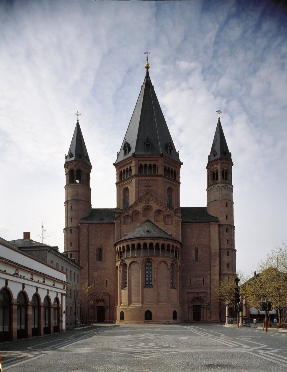 Romansk kunst: utsikt over katedralen Saint Martin, bygget mellom det 10. og 12. århundre. Mainz, Tyskland av Romanesque