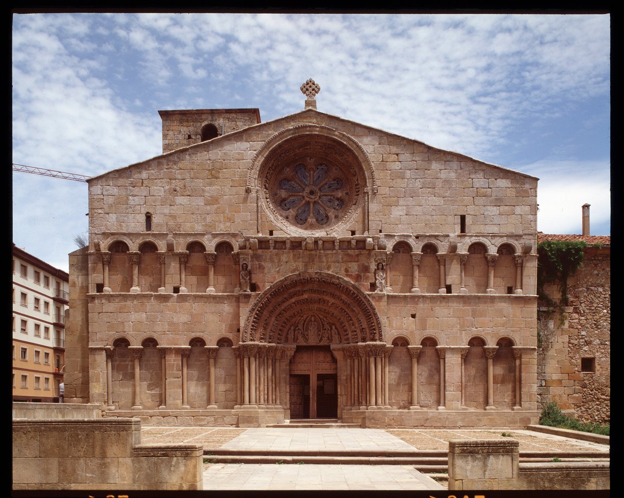 Romansk kunst: utsikt over kirken St. Dominica (Iglesia de Santo Domingo, St. Dominic-kirken) Soria fra 1100-tallet, Spania av Romanesque