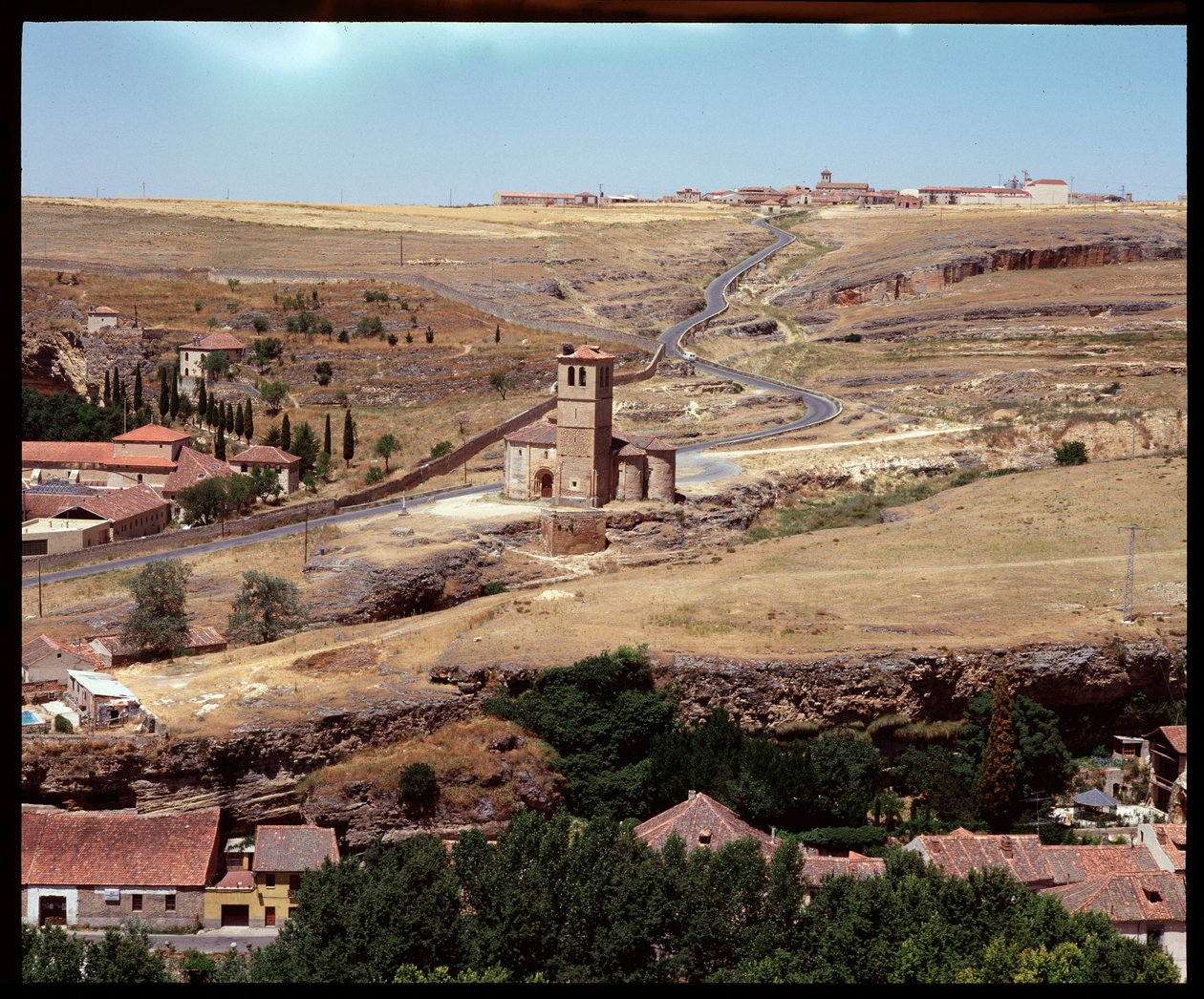 Utsikt over kirken, grunnlagt av ridderne av tempelordenen av Romanesque