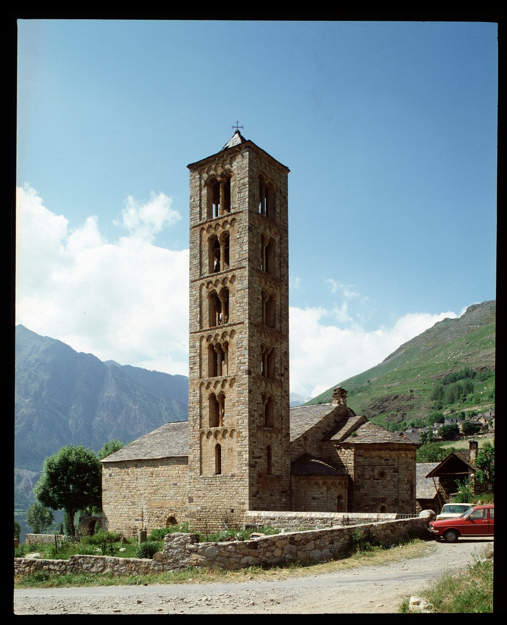 Utsikt over kirken av Romanesque