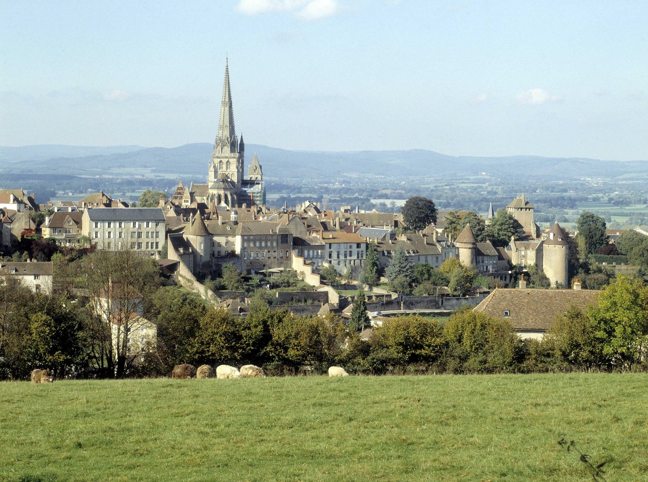 Utsikt over byen Autun og Cathedrale Saint Lazare (romansk arkitektur på 1200-tallet). Saone og Loire, Burgund, Frankrike. av Romanesque
