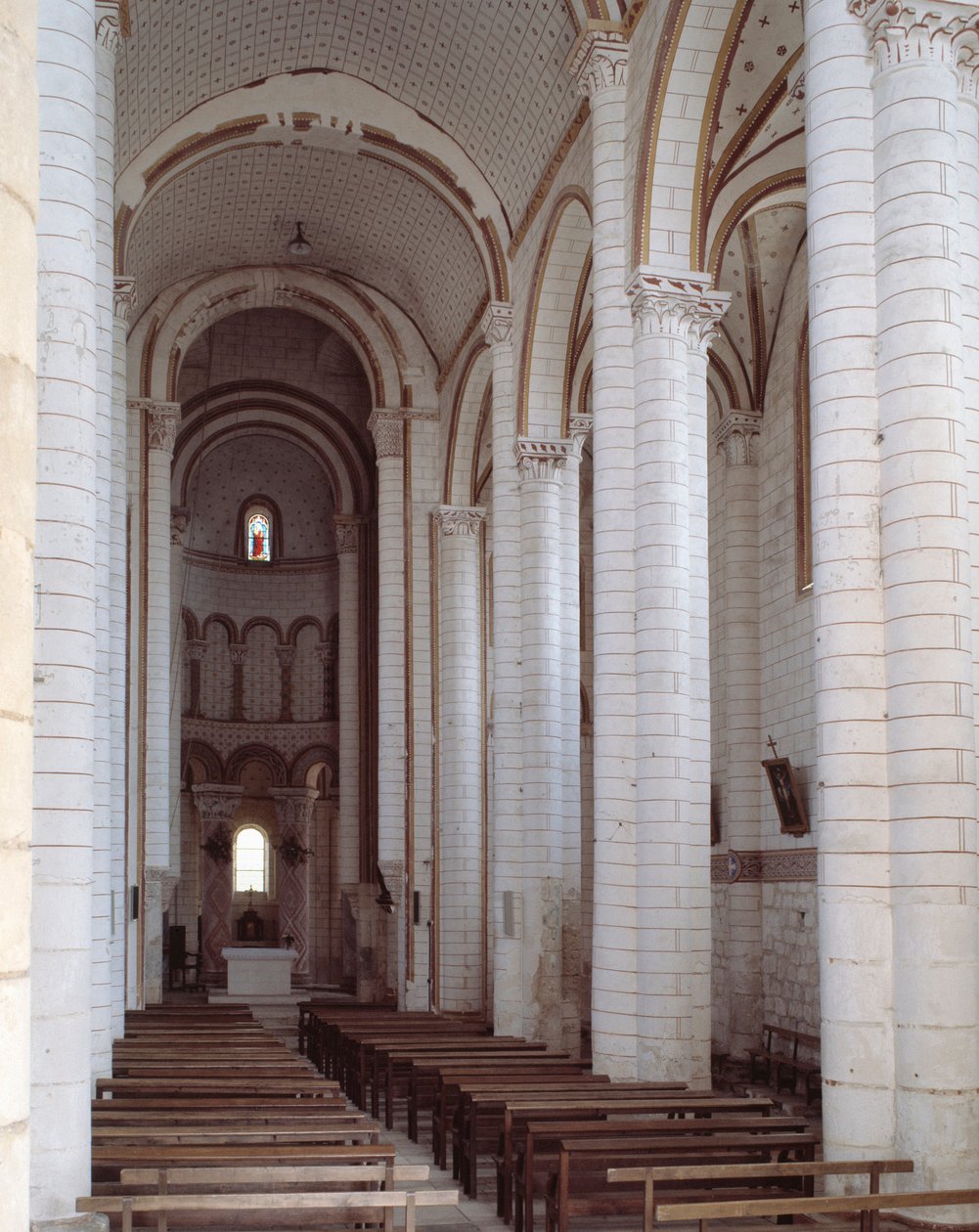Utsikt over skipet av Romanesque