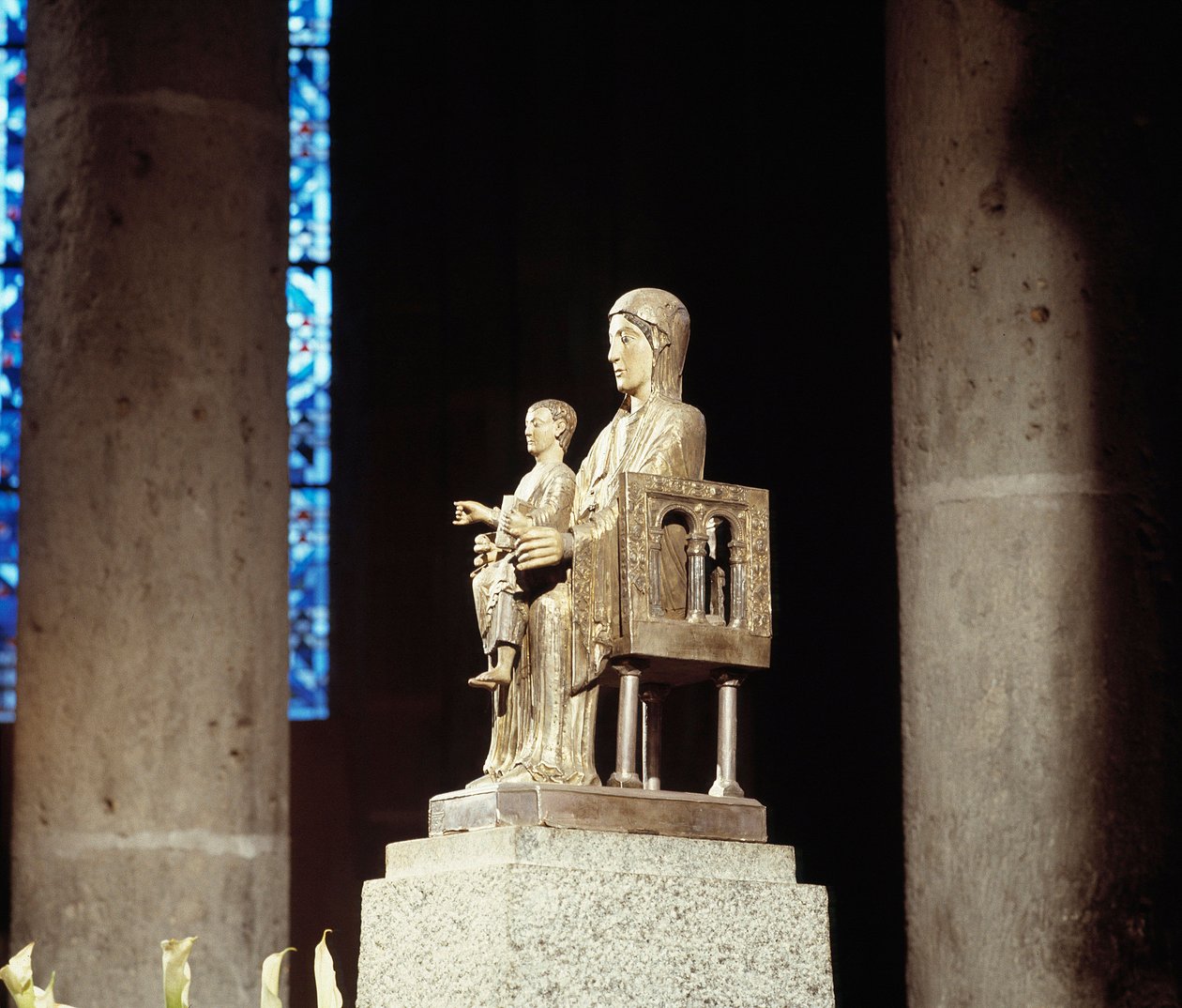 Jomfru og barn (skulptur) av Romanesque