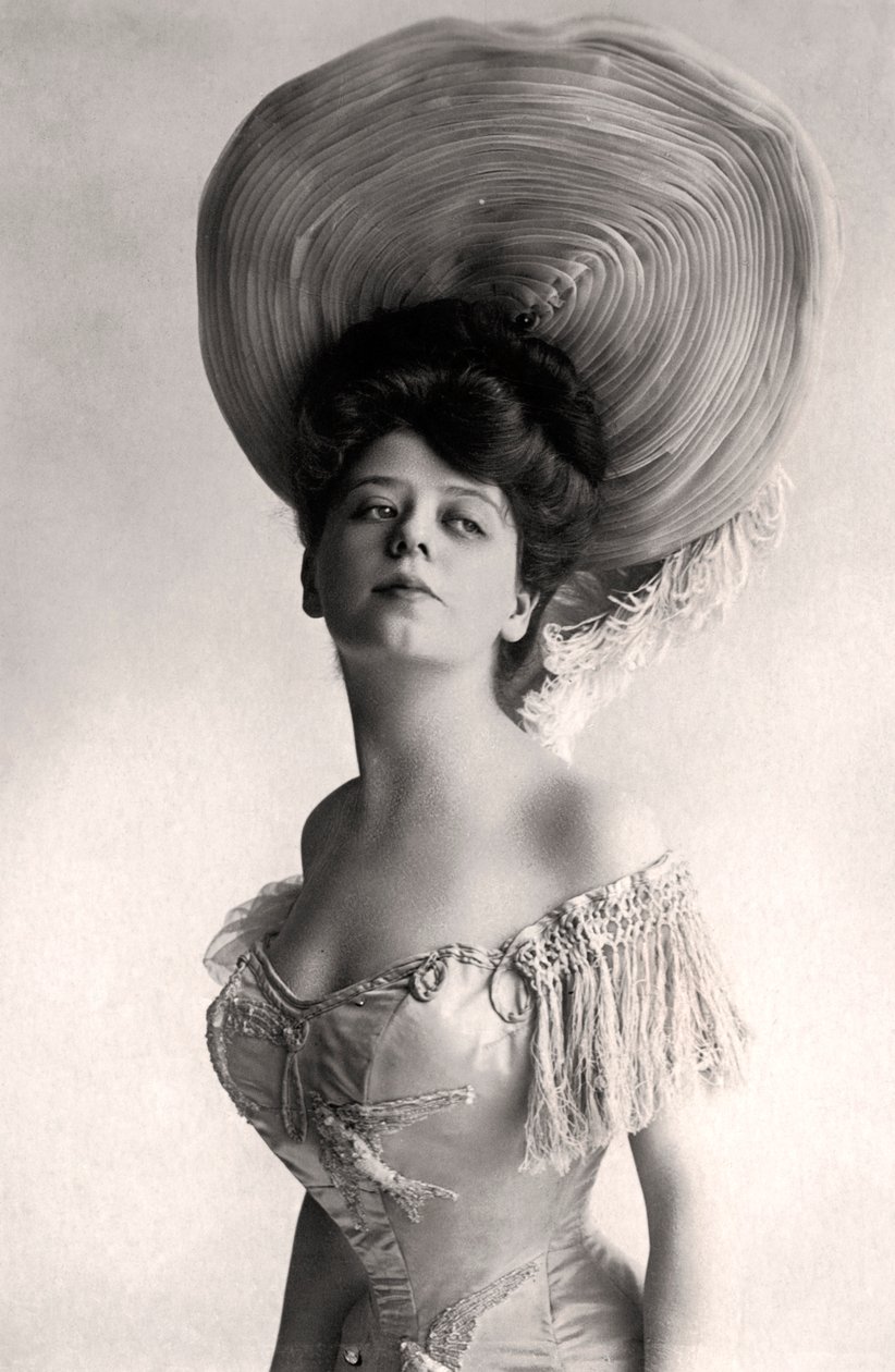 Camille Clifford 1885-1971, belgisk skuespillerinne, 1905. av Rotary Photo